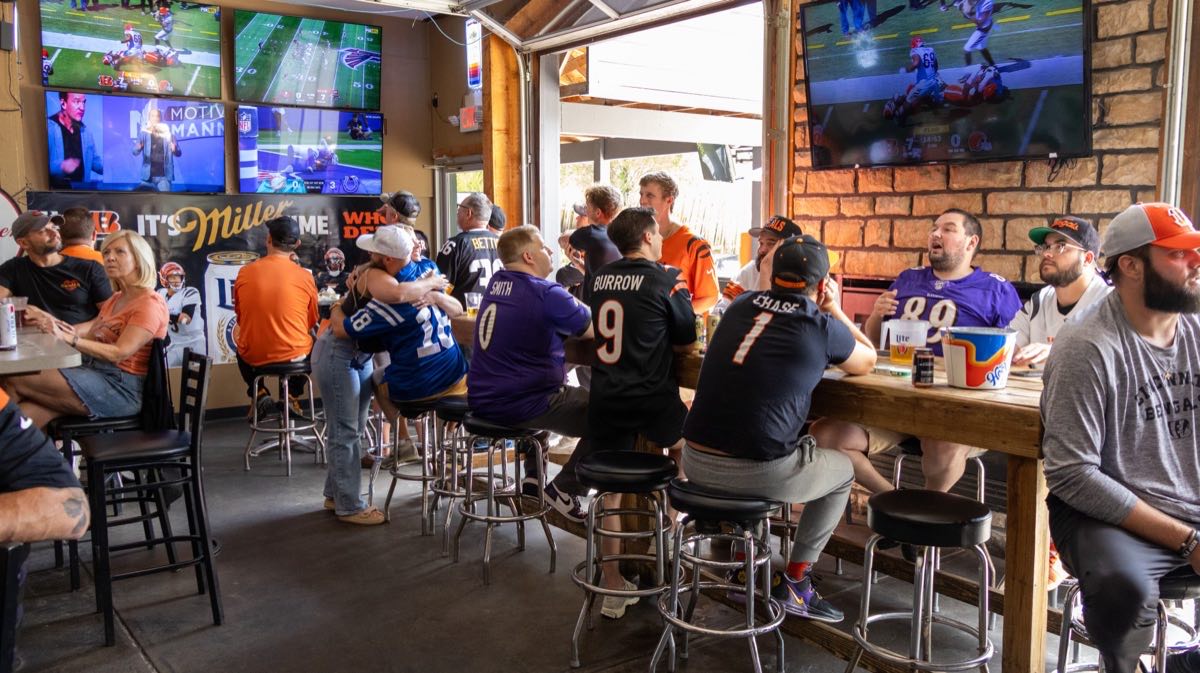Watch Parties at Dickmann's Sports Barn & Brew